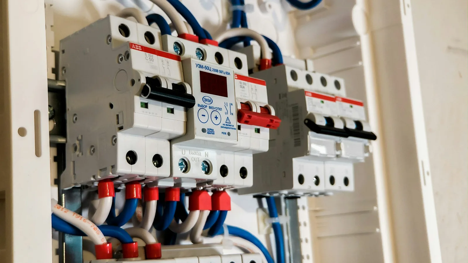 Electrical components inside a switchboard